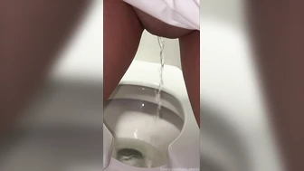 toes_onyou - Pissing Compilation 02