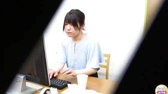 DLSL-663 04 Hidden Camera in the Office: Stuck in the Toilet and Leaking Pee