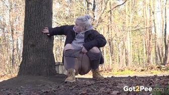 Closeup Cutie, Peeing-Outdoors, PissRIP