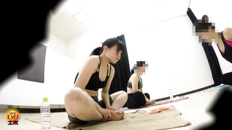 DLEE-395 02 Voyeur: I can't go to the toilet until the lesson is over... Yoga class