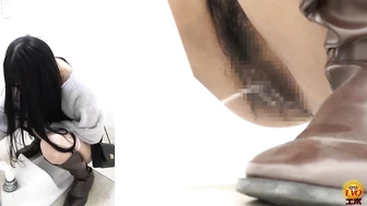 DLEE-829 03 Tracking Long Boots Gal's Public Toilet Pee