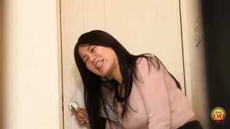 DLEE-852 02 Holy water shower in the changing room, undressing and holding back, woman urinating in the bathroom 2