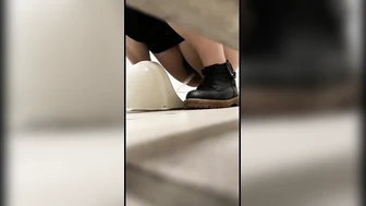 MUJI boutique TWTP 1685 Lurking in the school girls restroom