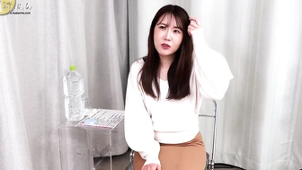 OJHI-786 02 Extreme Urination in a Western-Style Toilet: Buttocks Edition 2 - Buttocks Viewed Through a One-Way Mirror