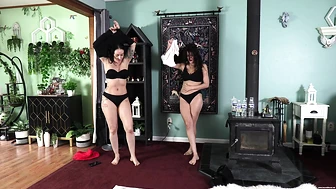 Jasmine And Lee's Holding Contest