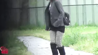 DLFF-017 03 Girls can't stop peeing after noticing a man with a camera