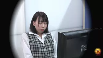 DLEE-512 02 In-house voyeur on the verge of bladder collapse. Pee accumulated during work!, JAV Collection, DesperVids