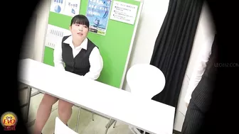 DLEE-512 05 In-house voyeur on the verge of bladder collapse. Pee accumulated during work!