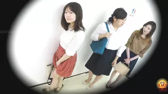 DLEE-307 02 Women lining up to pee in popular public toilet VOL 3