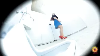 DLEE-307 05 Women lining up to pee in popular public toilet VOL 3