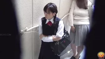 DLEE-202 05 Women lining up to pee in popular public toilet VOL 2