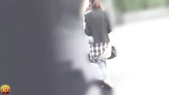 DLEE-151 03 Women caught leaking in pants in public toilet. VOL.2