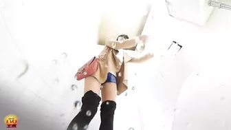 DLEE-151 02 Women caught leaking in pants in public toilet. VOL.2