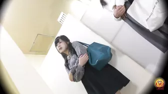 DLEE-363 01 Toilet voyeur - girls barely holding their pee while waiting at the private room door