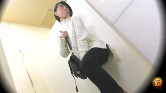 DLEE-363 02 Toilet voyeur - girls barely holding their pee while waiting at the private room door, JAV Collection, DesperVids