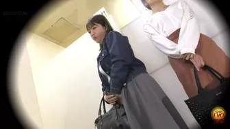 DLEE-363 06 Toilet voyeur - girls barely holding their pee while waiting at the private room door, JAV Collection, DesperVids