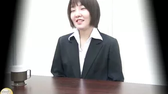 DLSL-185 04 Peeing desperation during interview and pleasant relief on the toilet