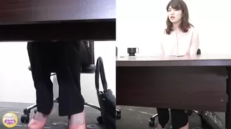 DLSL-185 02 Peeing desperation during interview and pleasant relief on the toilet