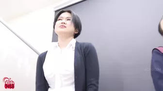 DLFF-497 04 Pee-holding duel between schoolgirl and office lady