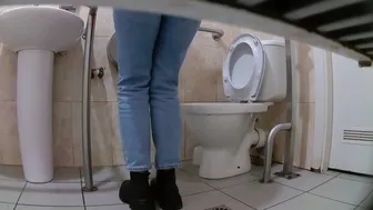 Gas station desperation, Peeing-Outdoors, DesperVids