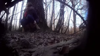 Girls peeing in nature-5 02, Peeing-Outdoors, DesperVids