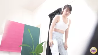 DLSL-512 03 Unbearable wetting shame during yoga class. Dark pee stains spreading in gray tights