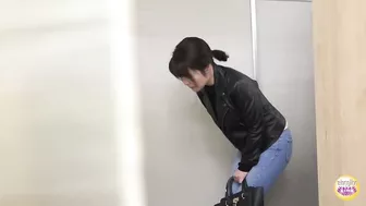 DLSL-482 03 Girls with undressing problems leaking during the emergency peeing situation