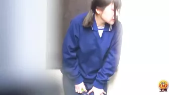 DLEE-582 02 On the verge of wetting: school girls in gym clothes peeing after reaching their holding limit