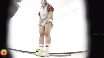 DLEE-582 04 On the verge of wetting: school girls in gym clothes peeing after reaching their holding limit