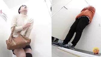 DLEE-589 03 Girls barely holding their pee while waiting by the toilet door. VOL. 4