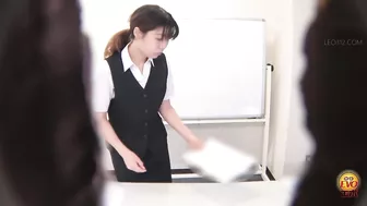 DLEE-602 02 In-house voyeur with OLs rushing to pee