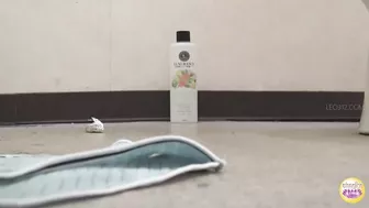 DLSL-537 01 Hidden video footage at the nail salon: women can not use their hands and wetting themselves