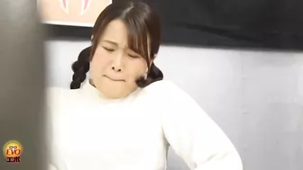 DLEE-631 04 Hidden camera: my little sister half crying while leaking pee in her cute shorts