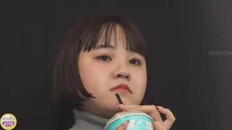 DLSL-561 02 Women dash to pee after watching a movie, but there is a line to the toilet.