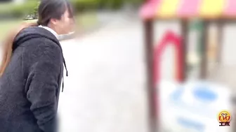 DLEE-676 05 Girls walking around outdoor leisure facilities and peeng on Japanese style toilet