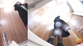 DLEE-676 06 Girls walking around outdoor leisure facilities and peeng on Japanese style toilet