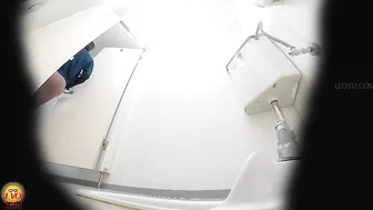 DLEE-689 02 Hidden footage: her pee drips before she sits down on the toilet. VOL. 2