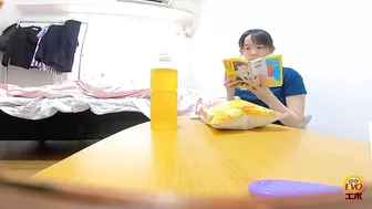 DLEE-722 04 Pee leakage diary: peeping on my little sister