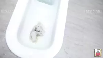 DLJG-284 02 Collection of farts happened during piss selfie.