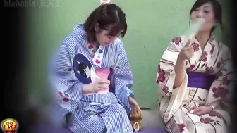 DLEE-182 02 Girls wearing yukata and peeing on toilet during summer festival
