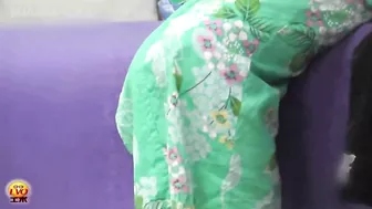 DLEE-182 03 Girls wearing yukata and peeing on toilet during summer festival