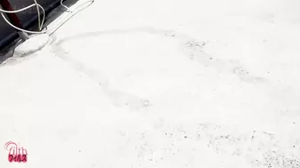 DLFF-227 03 Dynamic pee streams flying under the blue sky