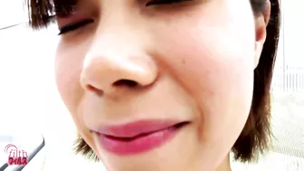 DLFF-227 03 Dynamic pee streams flying under the blue sky