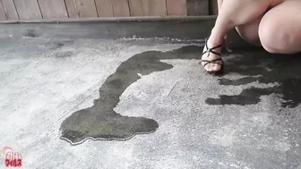 DLFF-127 02 Shameful wetting Beautiful female figures peeing themselves