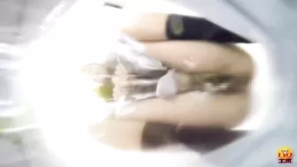 DLEE-193 01 Japanese style toilet voyeur - female urine laser beams striking inside of the toilet tank!