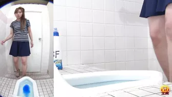 DLEE-193 03 Japanese style toilet voyeur - female urine laser beams striking inside of the toilet tank!