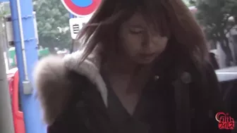 DLFF-102 01 Women peeing outdoors - voyeur in the silent alley