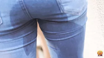 DLEE-234 01 Wetting in jeans Outdoor desperation and pissing in the line to the toilet