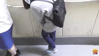 DLEE-234 02 Wetting in jeans Outdoor desperation and pissing in the line to the toilet