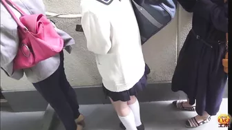 DLEE-234 02 Wetting in jeans Outdoor desperation and pissing in the line to the toilet